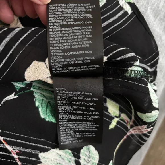 H&M Ruffle Sleeve Floral Blouse - Black & Green Size 6 - Picture 9 of 10